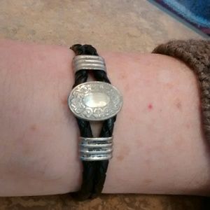 Silver Toned Bracelet w/ a Oval Flower Design